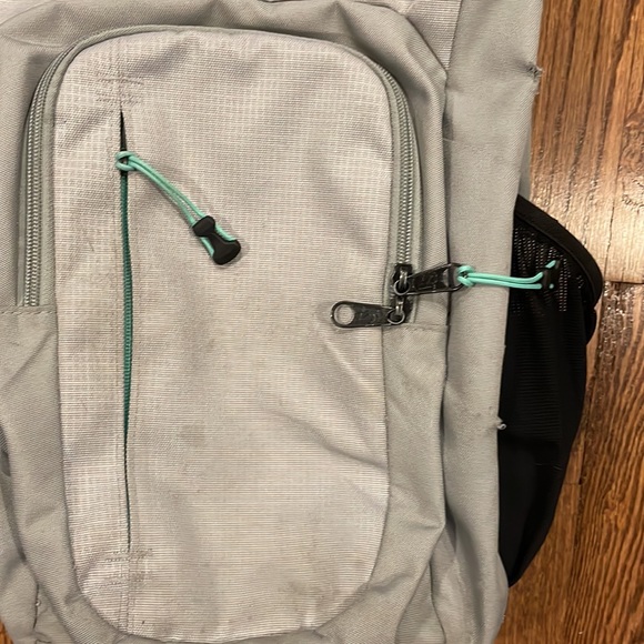 Jansport backpack gray with light green accents - Picture 2 of 12